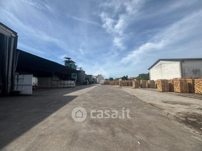 Capannone in commerciale in Via L. Ariosto 1