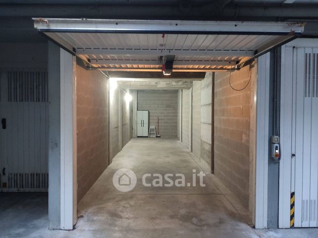 Box/posto auto in residenziale in Via Galileo Galilei 7