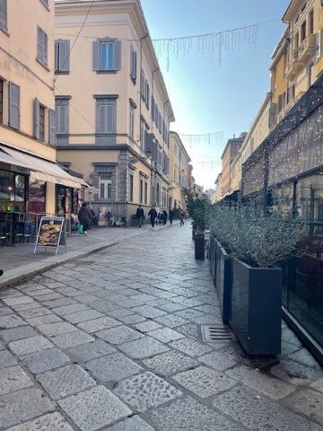 Attività/licenza (con o senza mura) in commerciale in Strada Luigi Carlo Farini
