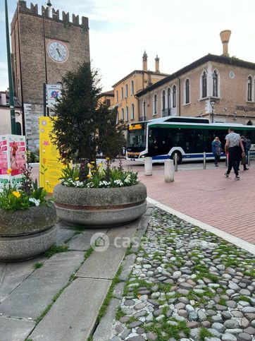 Ufficio in commerciale in Via San Pio X