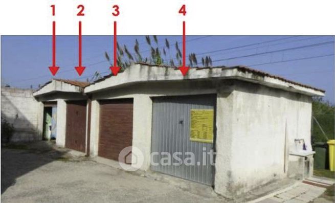 Box/posto auto in residenziale in Via Trigno 5