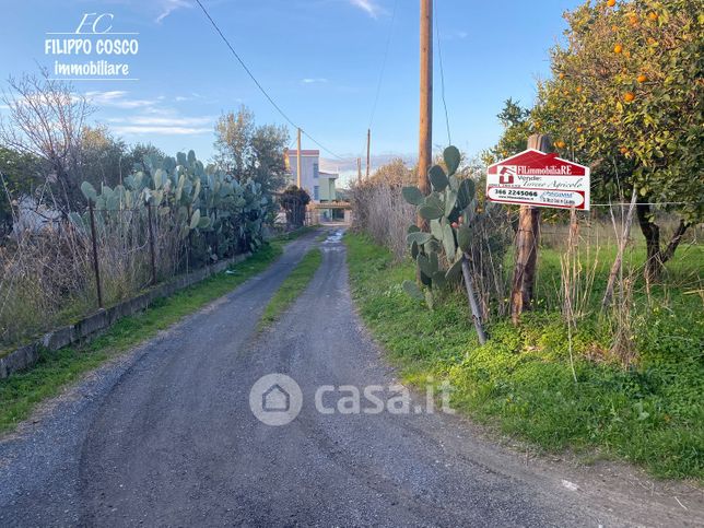 Terreno agricolo in commerciale in Viale Santa Chiara 9