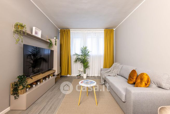 Appartamento in residenziale in Via Teocrito 46