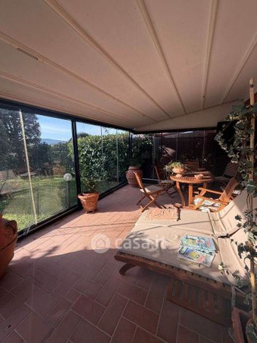 Casa indipendente in residenziale in 