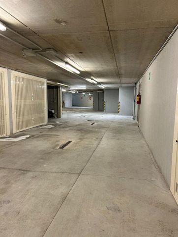 Box/posto auto in residenziale in Via G. Carducci
