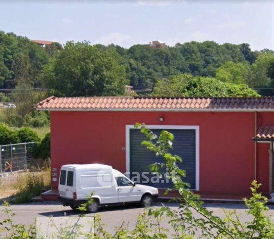 Capannone in commerciale in Via Fossignano