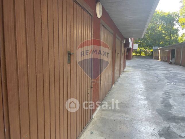 Garage/posto auto in residenziale in Via A. Modigliani 25