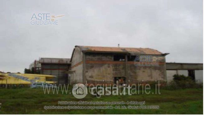 Capannone in commerciale in Via Linosa 1 a