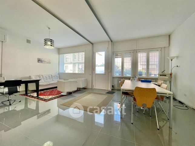 Ufficio in commerciale in 