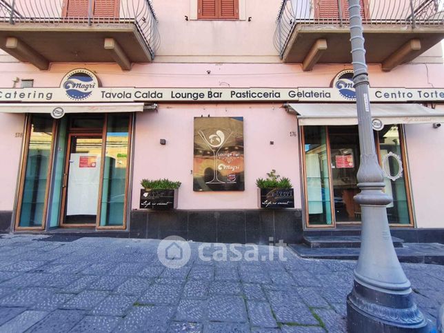 Negozio/locale commerciale in commerciale in Via Roma 176