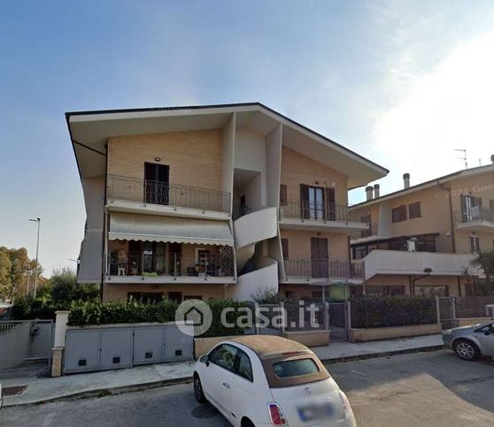 Appartamento in residenziale in Via Monti della Laga