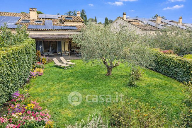 Casa bi/trifamiliare in residenziale in Via Monte Caminetto