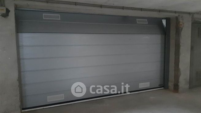 Garage/posto auto in residenziale in Via Pralormo 1