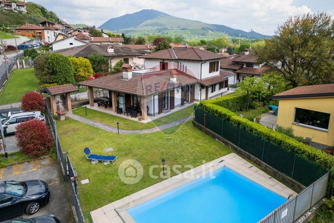 Villa in residenziale in Via Piave 11