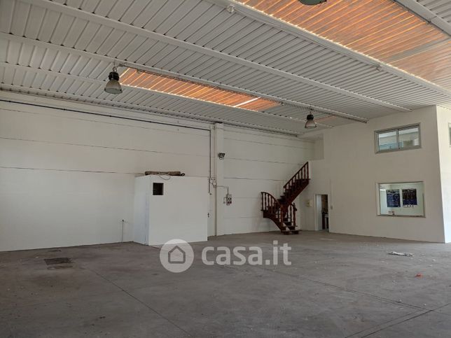 Capannone in commerciale in Via Giorgio Vasari