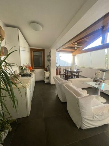 Villa in residenziale in Via Latina