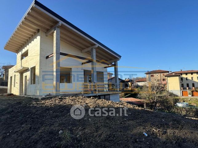 Casa indipendente in residenziale in Via Roma