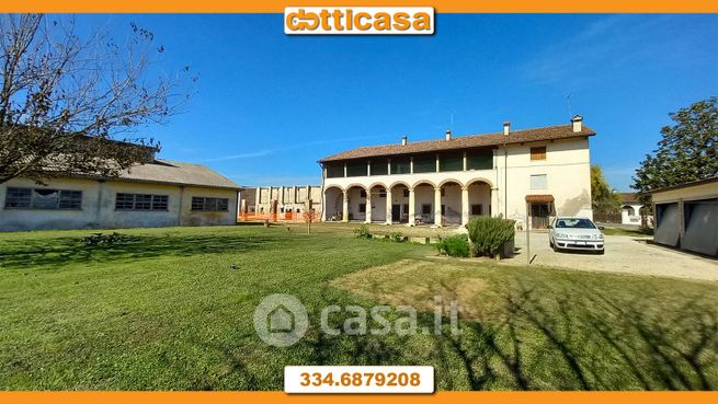 Rustico/casale in residenziale in Strada Biron di Sotto 133