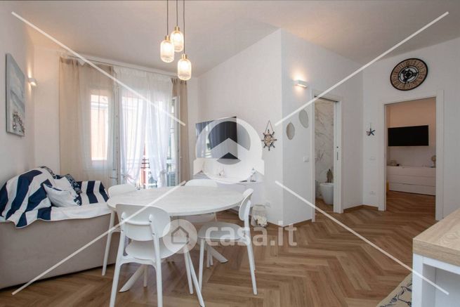 Appartamento in residenziale in Via Francesco Petrarca 7