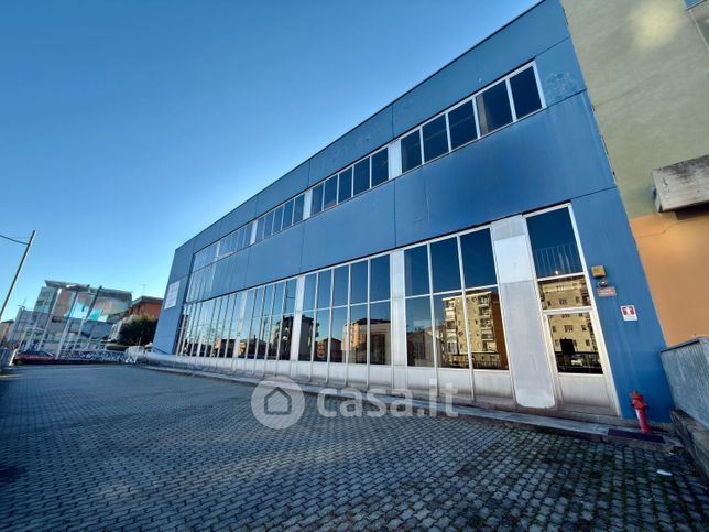 Capannone in commerciale in Via Lanzo