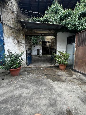 Box/posto auto in residenziale in Via Santa Maria della Catena alle Fontanelle