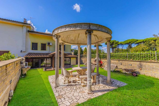 Villa in residenziale in Via Casilina