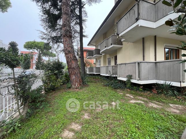 Appartamento in residenziale in Viale Emilia 64