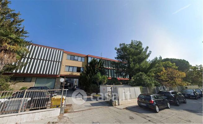 Ufficio in commerciale in Via Giulio Pastore 17