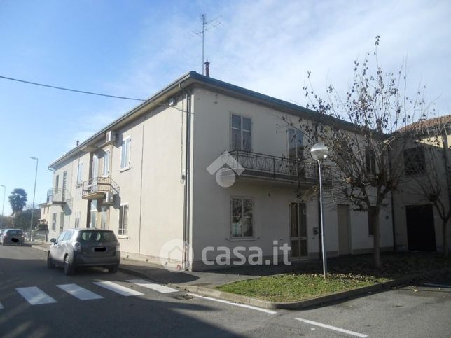 Casa bi/trifamiliare in residenziale in Piazza San Bernardino 7