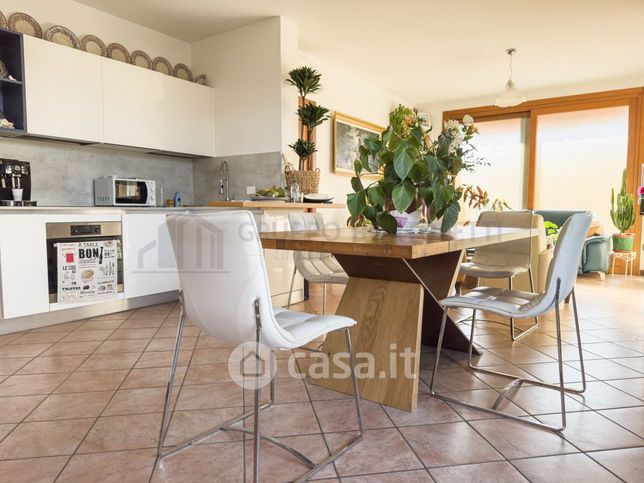 Casa bi/trifamiliare in residenziale in Via Mario Milani