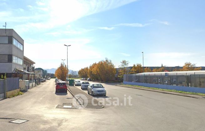 Capannone in commerciale in Via San Donato