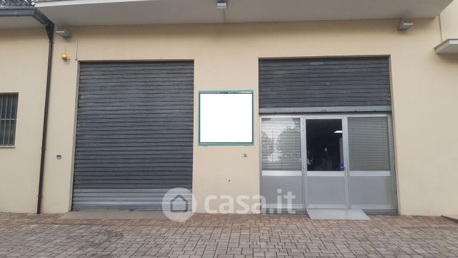 Negozio/locale commerciale in commerciale in 