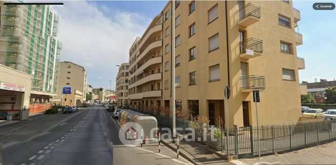 Box/posto auto in residenziale in Via Reginaldo Giuliani 123