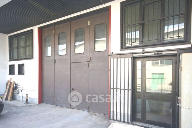 Capannone in commerciale in Via C. Romani