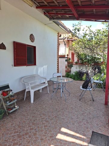 Villetta a schiera in residenziale in Via IX Traversa 44