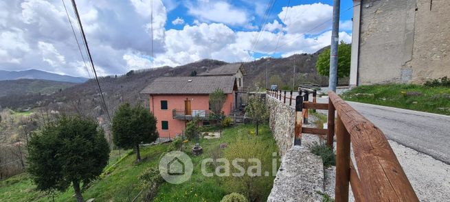 Casa bi/trifamiliare in residenziale in Vicomezzano