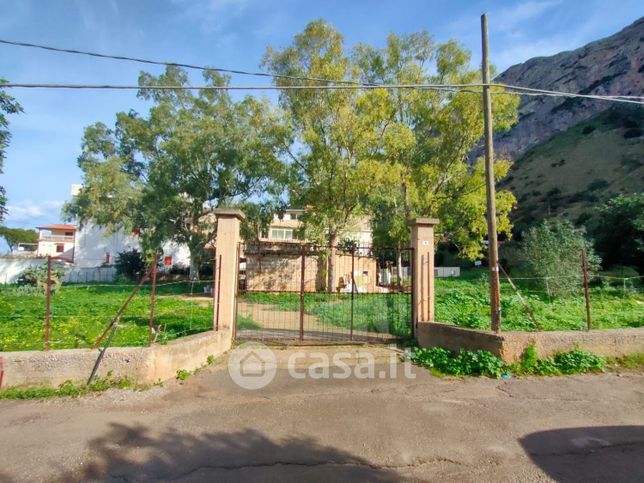 Negozio/locale commerciale in commerciale in Via Francesco Cracolici snc