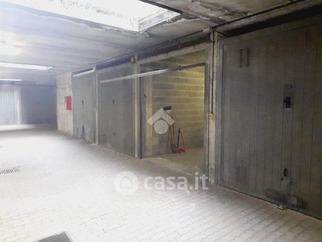 Box/posto auto in residenziale in Via Genova 77