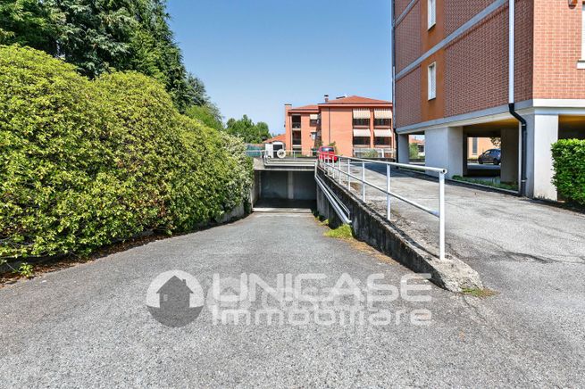 Box/posto auto in residenziale in Via Cesare Bollea 5