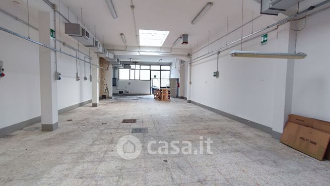Capannone in commerciale in Via della Torricella