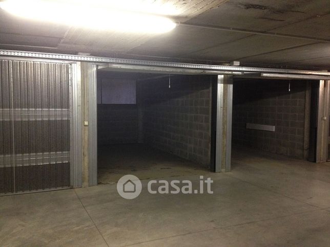 Garage/posto auto in residenziale in Viale Francia 25