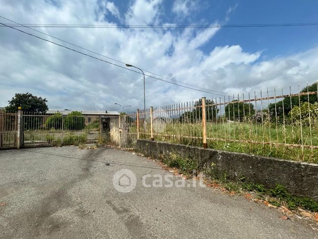 Capannone in commerciale in Via Giuncaro