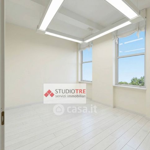 Ufficio in commerciale in Via Luigi Malaspina 6