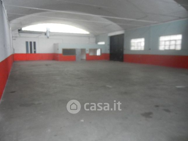 Capannone in commerciale in Via Quarto Negroni 26