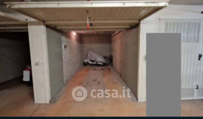 Box/posto auto in residenziale in Piazza Adriano