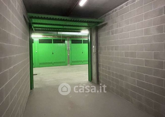 Box/posto auto in residenziale in Via Envie