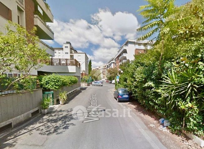 Box/posto auto in residenziale in Via Monte Senario 65