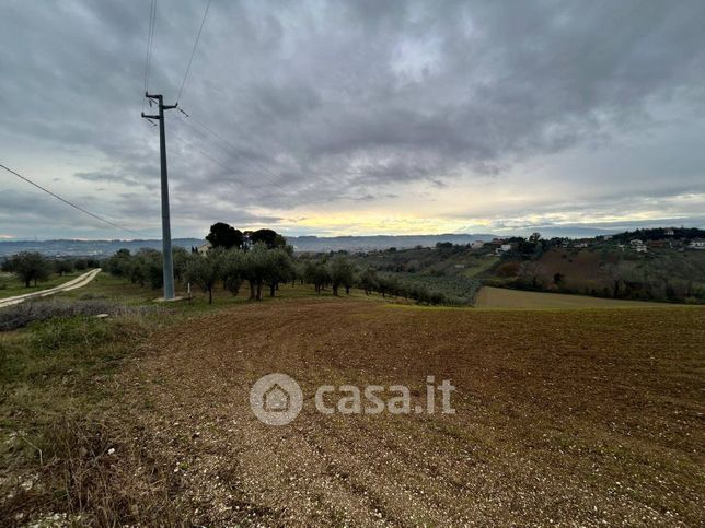 Terreno agricolo in commerciale in 