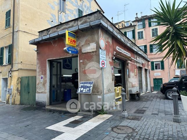 Capannone in commerciale in Via Arnaldo Fusinato 1