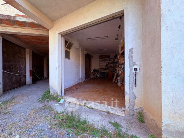 Box/posto auto in residenziale in Via Dottor P. Bergamo 11